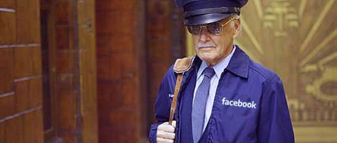 Sí, es Stan Lee haciendo de Willie Lumpkin, el cartero de los 4 fantásticos.